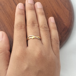 แหวนทองคำแท้ 18K ประดับเพชร ดีไซน์เกลียวไขว้แบบอินฟินิตี้ เรียบหรู สำหรับผู้หญิง เหมาะเป็นของขวัญเครื่องประดับชั้นดี - Product Image 3