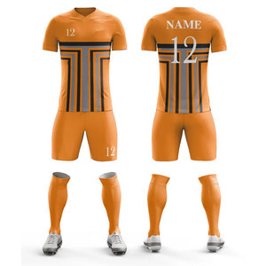 Ensembles d'uniformes 100 % polyester, kit complet, vente chaude, ensembles d'uniformes sportifs vintage, tenues de football et de soccer extensibles par sublimation - Product Image 1