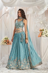 Ensemble Lehenga indien pakistanais brodé violet avec col en V et dupatta en tulle pour fêtes et mariages - Product Image 3