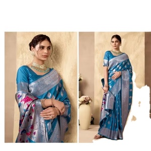 Elegante y Moderno Sari de Seda con Estampado de Pavo Real y Tejido Zari Pintado a Mano, Blusa Zhallar de Encaje Elástico y Ecológico - Product Image 1