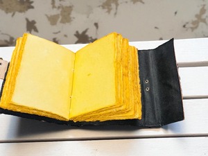 Diario de Cuero Vintage con Grabado de Mariposas y Polillas Luna, Hecho a Mano con Papel de Borde Rústico – Cuaderno de Bocetos y Diario de Naturaleza, Regalo - Product Image 5