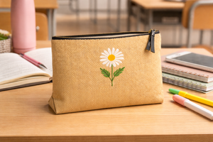 กระเป๋าคลัทช์ขนาดใหญ่ลายดอกเดซี่แบบรักษ์โลก ผลิตจากผ้าปอกระเจา พร้อมซิป ใช้จัดเก็บเครื่องสำอาง จากรัฐเบงกอล อินเดีย - Product Image 6