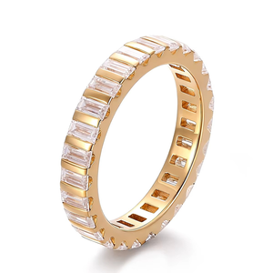 Anillo de Eternidad de Diseño Clásico, Joyería para Mujer, Incrustaciones de Oro Amarillo de 10K con Diamante de Laboratorio con Corte Baguette, Perfecto para Regalo de Aniversario - Product Image 1
