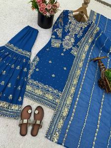 Conjunto Sharara de Diseño Exclusivo en Georgette Sintético de Alta Calidad, Completamente Cosido, con Top con Bordado de Lentejuelas de 5mm, Pantalón Palazzo y Dupatta con Borde de Encaje - Product Image 3