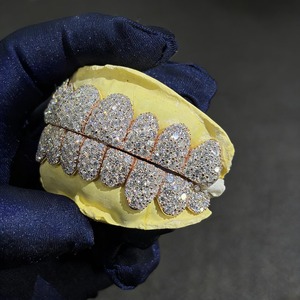 Grillz de Plata de Ley S925 Personalizados con Moissanita VVS, Joyería Hip Hop Iced Out para la Boca, Regalo Personalizado Bling para Él - Product Image 1
