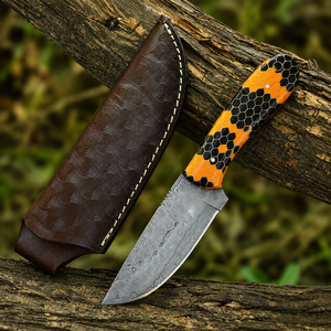 Cuchillo de Desollado de Acero de Damasco Premium con Mango de Resina Personalizado, Cuchillo de Caza de Hoja Fija con Funda de Cuero - Product Image 1
