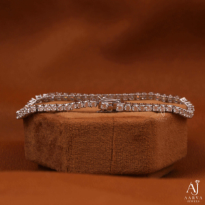 สร้อยข้อมือเทนนิสโมอิสซาไนต์ AARVA JEWELS ทรงบริลเลียนต์คัท ตัวเรือนเงินแท้ 925 ชุบโรเดียม ของขวัญแต่งงานสุดหรูสำหรับผู้หญิง - Product Image 2