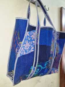 Sac de marché matelassé en coton vintage léger fait main indien avec broderie cousue à la main pour les voyages et le shopping, provenant du Rajasthan - Product Image 2