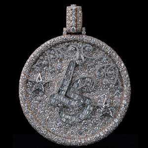 Colgante de Letra Hip Hop Personalizado con Nombre y Número, Chapado en Rodio sobre Plata 925, con Moissanita que Pasa el Test de Diamantes y Estilo Iced Out - Product Image 1