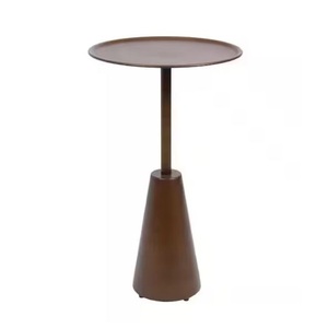 Table d'appoint en métal noir mat avec tige en spirale et accent anneau doré, vente en gros - Product Image 4