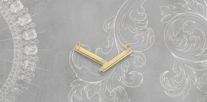 Collier pendentif géométrique en or jaune 18 carats avec diamant taille brillant rond serti à griffes, bijou unisexe minimaliste en forme de V - Product Image 4