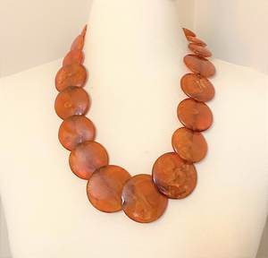 Nouveau collier fabriqué par des artisans indiens, en résine, un nouvel article. - Product Image 1