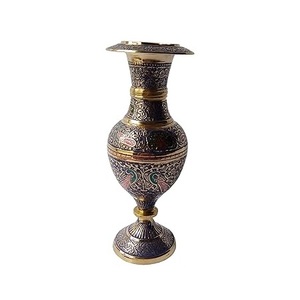 Vase à fleurs arabe vintage en laiton de haute qualité, gravé et fini poli, pour la décoration de table et la décoration intérieure. - Product Image 5