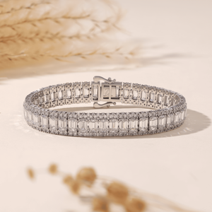 Bracelet tennis élégant entièrement serti de diamants – Bijoux en diamants de qualité supérieure taille émeraude - Product Image 1