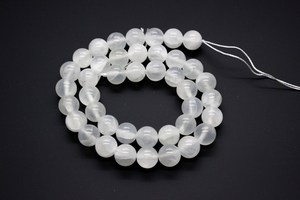 Cuentas de selenita natural lisas y redondas de 10 mm, color blanco, para la fabricación de joyas, manualidades, precio al por mayor, a granel. - Product Image 4