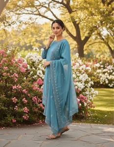 Ensemble haut long ample et pantalon palazzo en crêpe brodé bleu uni avec dupatta, tenue ethnique pour femme pour mariage et fête - Product Image 2
