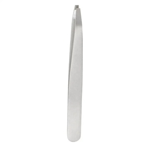 Pince à épiler pour sourcils Ryzer Studio à pointe fine en acier inoxydable, durable, 9 cm - Product Image 1