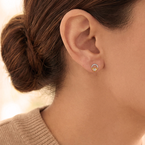 Pendientes de Diamantes Solstice Petal, Románticos, de Oro Amarillo, con Diseño de Flor, Diamantes Naturales de Corte Brillante Redondo - Product Image 4