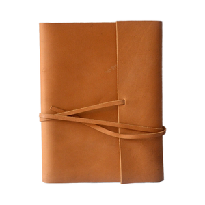 Cahier en cuir uni fait à la main Vintage B5 taille minimaliste Journal en cuir avec fermeture à bande pour l'écriture croquis usage professionnel - Product Image 1