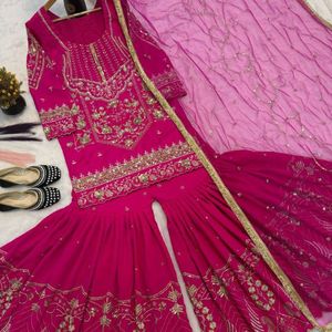 Ensemble de robe Sharara en soie Sindoor de créateur, orné de broderies de sequins, est un choix idéal pour les mariages et les festivals. - Product Image 4