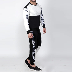 Conjunto de sudadera y pantalones deportivos cómodos para hombre, perfectos para uso casual. - Product Image 3