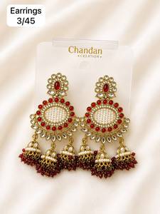 Boucles d'oreilles pendantes chandelier de style indien traditionnel Meenakari, plaquées or, avec perles de cristal bleues et pierres Kundan, haute qualité - Product Image 2