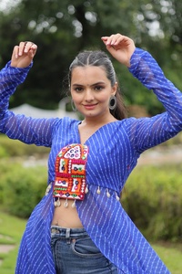 Kurti informal holgado hasta el tobillo para mujer, estilo India-Pakistán, con estampado Leheriya en georgette sintético y patchwork Kutchi. - Product Image 1