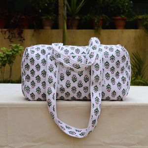 High Quality Luxury Casual Sport Cotton Quilted Duffle <b>Bag</b> Green Leaf Red Berry Print <b>Large</b> Capacity Zipper Closure Lightweight - Product Image 1