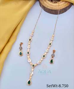 Collar Mangalsutra de Lujo en Oro de 22K con Colgante Floral y Cadena de Cuentas Negras, Joyería India para Bodas, Compromisos y Fiestas para Mujeres 12.310 - Product Image 2