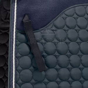 Tapis de selle pour cheval doux et respirant, offrant un soutien léger et amortissant, et un tapis de selle durable pour la pratique de l'équitation en extérieur. - Product Image 4