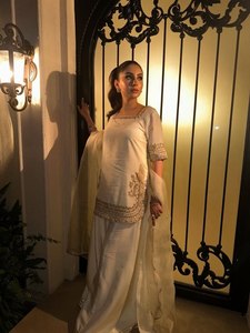 Robe de mariée traditionnelle pour femmes, Salwar Kameez, en soie blanche brodée, longueur au sol, vêtements ethniques d'Inde et du Pakistan - Product Image 4