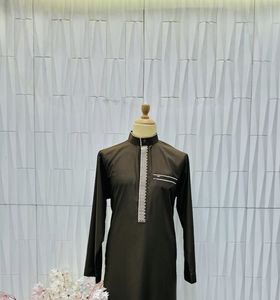 Vente flash : Kandora arabe traditionnel avec tissu respirant de qualité supérieure, manches longues, vêtement islamique pour la prière, occasions Ramadan et Aïd - Product Image 3