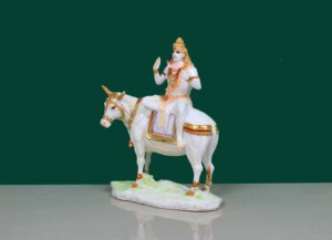 Estatua de Resina con Polvo de Mármol del Dios Shiva Montando a Nandi |   Ídolo del Dios Hindú Shiva Nandi |   Decoración Religiosa India para el Hogar, Templo, Regalo de Inauguración de Casa - Product Image 4