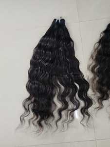 Cabello Remy Indio Virgen Natural para Extensiones, 100g, Ondulado Natural con Accesorio de Tejido - Product Image 1