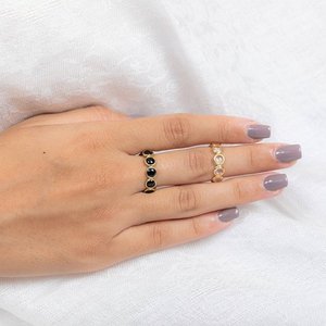 Bague d'éternité en or 18 carats avec onyx noir - Bague de mariage ajustable pour femme avec pierres précieuses - Product Image 4