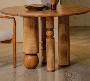 Ensemble de salle à manger rustique en bois massif avec table ronde et pieds en rotin, 4 chaises - Meubles confortables pour la maison, pour hôtel et appartement - Product Image 2