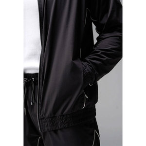 Ensemble de vêtements de sport pour homme personnalisé, veste de survêtement légère et short d'entraînement, ensemble de vêtements de sport pour la salle de sport - Product Image 2