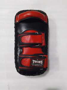 Wholesale Twins Custom Made <b>Kick</b> <b>Shields</b> Wholesales Prices <b>Kick</b> Boxing Muay Thai Pads Made With Genuine Cow Hide Leather - Product Image 2