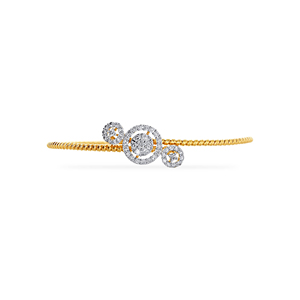 Bracelet élégant pour femme en or jaune 18 carats avec diamants de laboratoire, triple cercle, design de créateur - Product Image 1