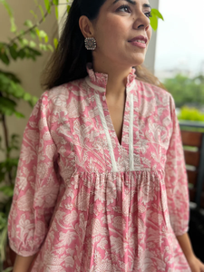 Fabriqué en Inde Maxi décontracté d'été avec ceinture à volants en coton Entièrement doublé Fermeture à crochet et à œil au cou Style pull Mode Femme - Product Image 4