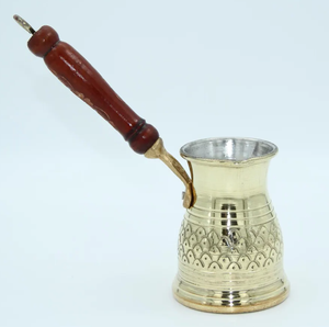 Cafetera Turca, Griega y Árabe de Latón Grabado, Cafetera para Estufa, Cezve, Ibrik, Briki con Mango de Madera - Product Image 1