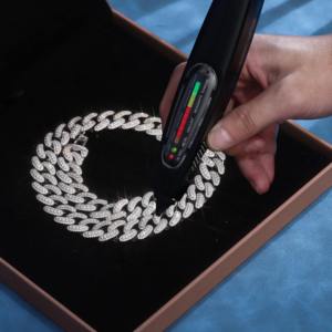 Collier chaîne à maillons personnalisé plaqué or et or blanc, serti de pierres rondes brillantes au laser, bijoux unisexes haut de gamme, couleur D - Product Image 3