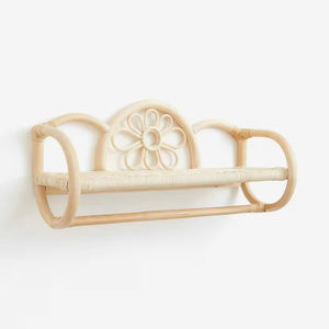Hermoso estante de almacenamiento para habitaciones infantiles, estantería de pared de un solo nivel tejida con ratán natural, con diseño floral. - Product Image 1