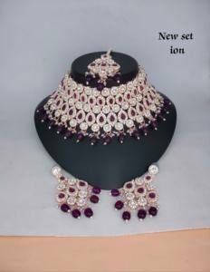 Exquisito Conjunto de Joyería Nupcial Étnica de Aleación Chapada en Oro Rosa con Zirconia, Collar Gargantilla, Pendientes y Maang Tikka para Aniversario - Product Image 6