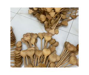 Cuillère en bois de haute qualité, cuillère en bois massif, ustensile résistant à la chaleur pour une utilisation en cuisine - Product Image 1