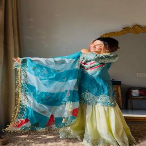 VASTRA COTTAGE Conjunto Kurti de Fiesta de Diseño para Mujer con Top Premium de Bordado de Lentejuelas Pesadas, Palazzo y Dupatta de Organza Tabi - Product Image 4