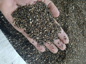 Poivre noir et poivre blanc en grains brisés 1,5 mm 2,5 mm, épices stérilisées pour assaisonnement, directement de l'usine - Product Image 1