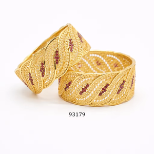 Brazaletes de Lujo MOLL JEWELLERS para Mujer, Chapados en Oro de 24K, Aleación con Circones, Diseño Floral Moderno, Brazalete Ancho con Filigrana Intrincada - Product Image 1