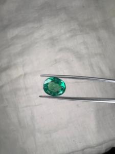 Émeraude naturelle de Zambie de 2,94 carats, taille ovale, pierre précieuse verte de qualité supérieure pour la fabrication de bijoux fins, vente en gros - Product Image 1