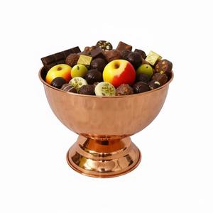 Vente en gros : Bol de service décoratif en métal finition cuivre au design unique avec support, centre de table, bonbonnière pour la maison et les mariages - Product Image 2